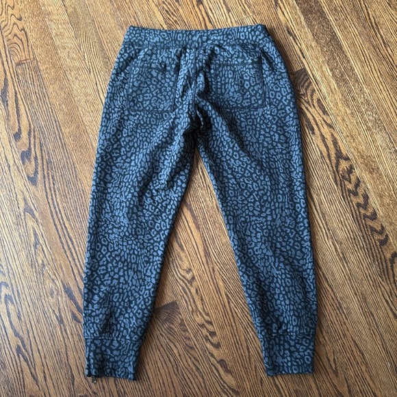 Sundays Women’s 1 Jogger Sweatpants Cheetah Leopard Print Zip Up Hems Elastic - Picture 4 of 9